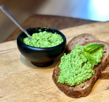 Pea, goats cheese and spinach dip Magimix.
